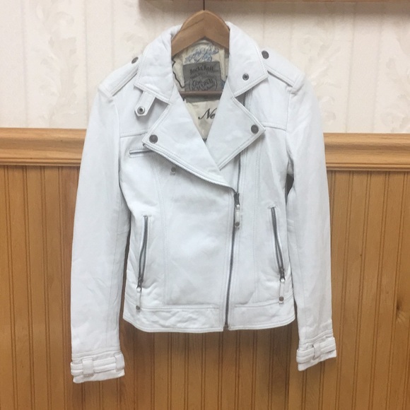 Beautiful Leather jacket - Picture 1 of 5